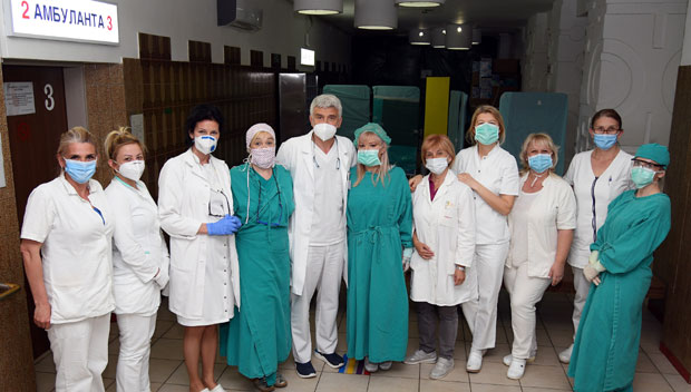 Институт за ортопедске болести Бањица: У борби са короном и хирурзи (ФОТО)